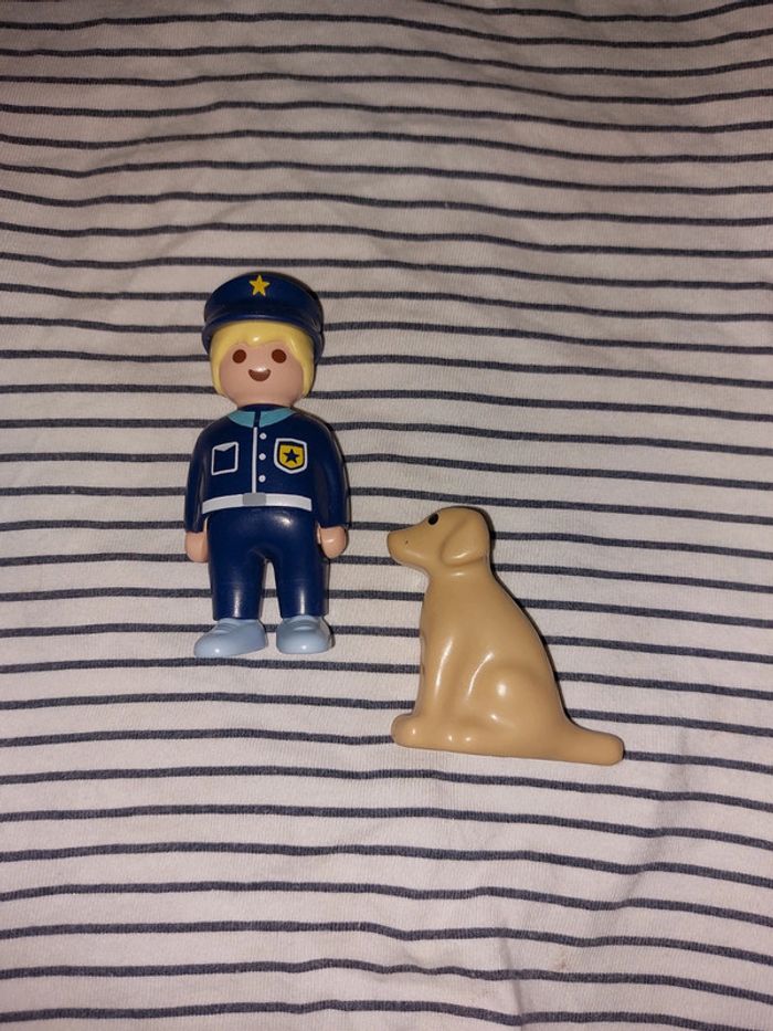Policier et chien