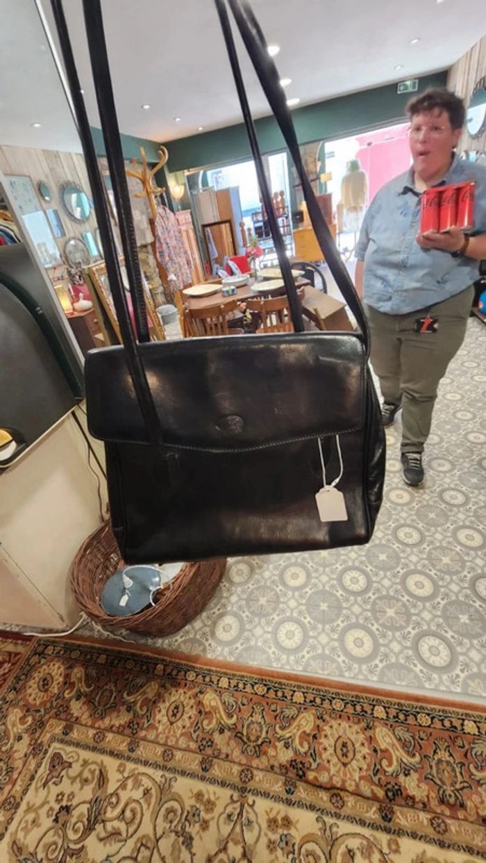 Sac à main + sac à dos en cuir lumineux noir - photo numéro 5