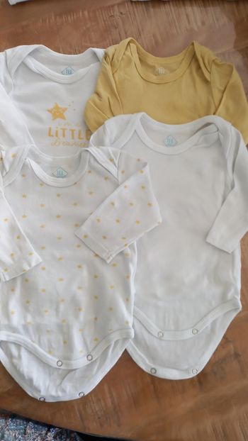Lot de 4 bodies 3 mois