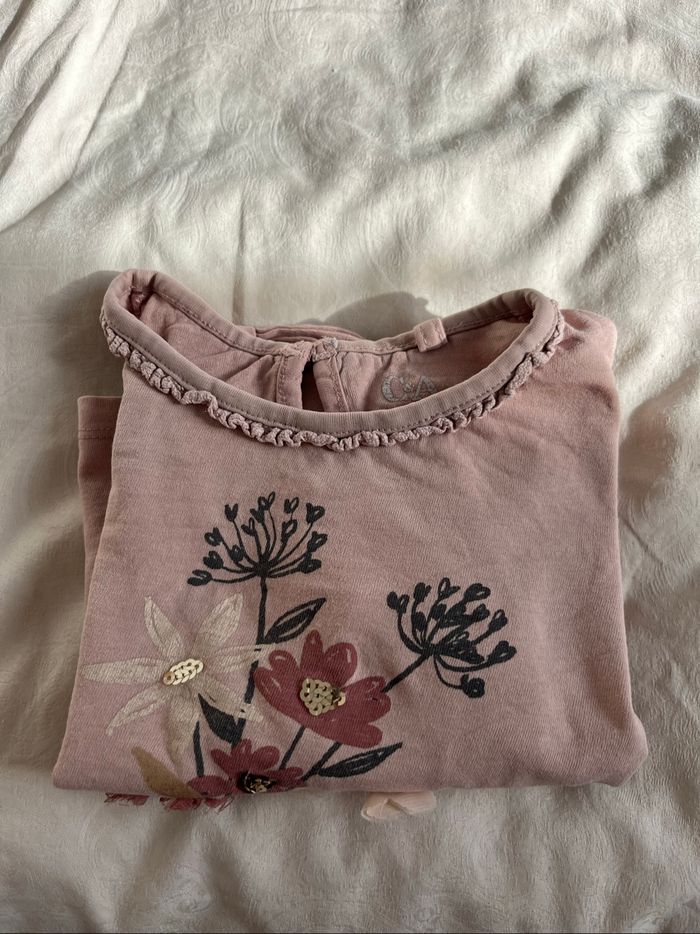 T-shirt C&A rose fleurs 4A TBE - photo numéro 7