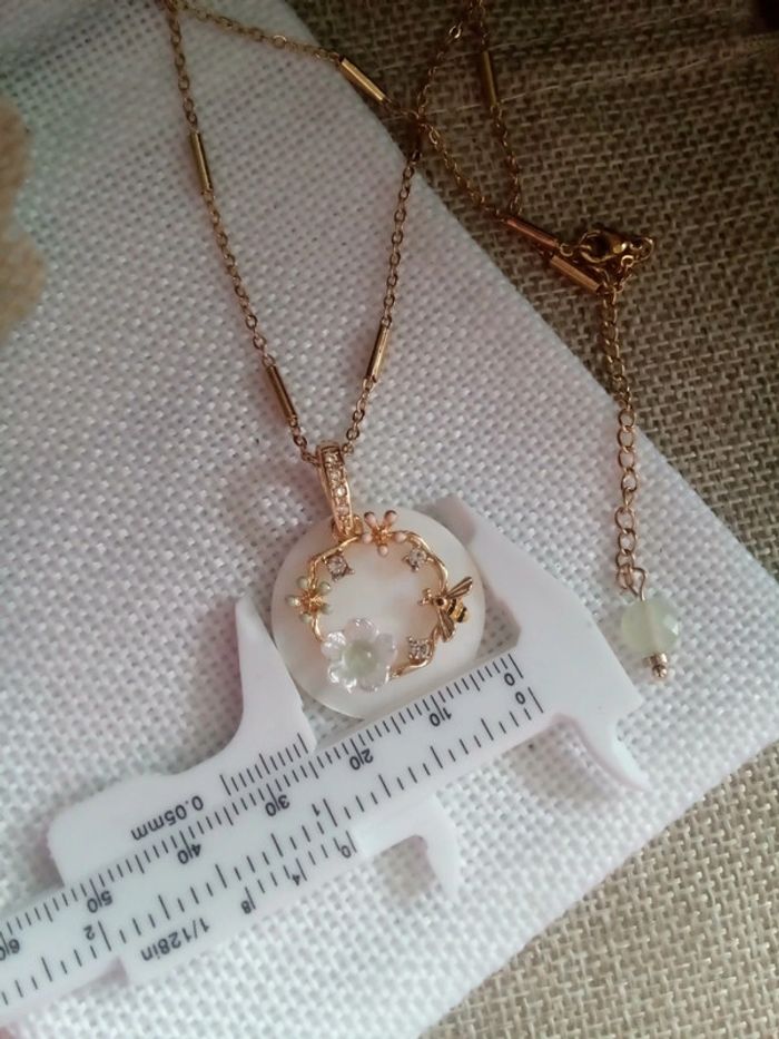 Collier champêtre en n'acre , cercle abeille , pierres aventurine et jade - photo numéro 2