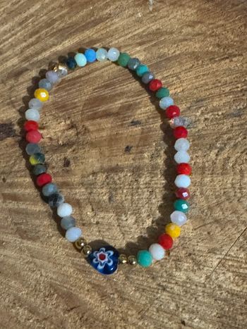 Bracelet perles  multicolores et fleur artisanale réglable élastique