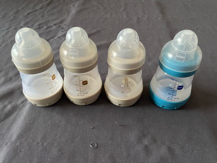 Lot 4 biberons anti colique mam