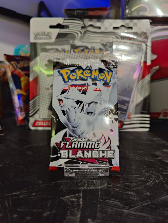Booster pokémon Flamme blanche scellé neuf