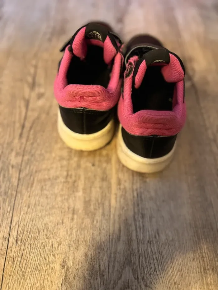 Basket adidas 32 - photo numéro 2