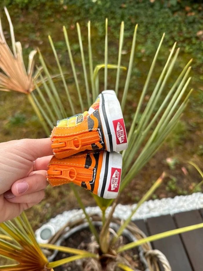 Sneakers montantes Vans modèle Sk8-Hi taille 19 kid - photo numéro 7