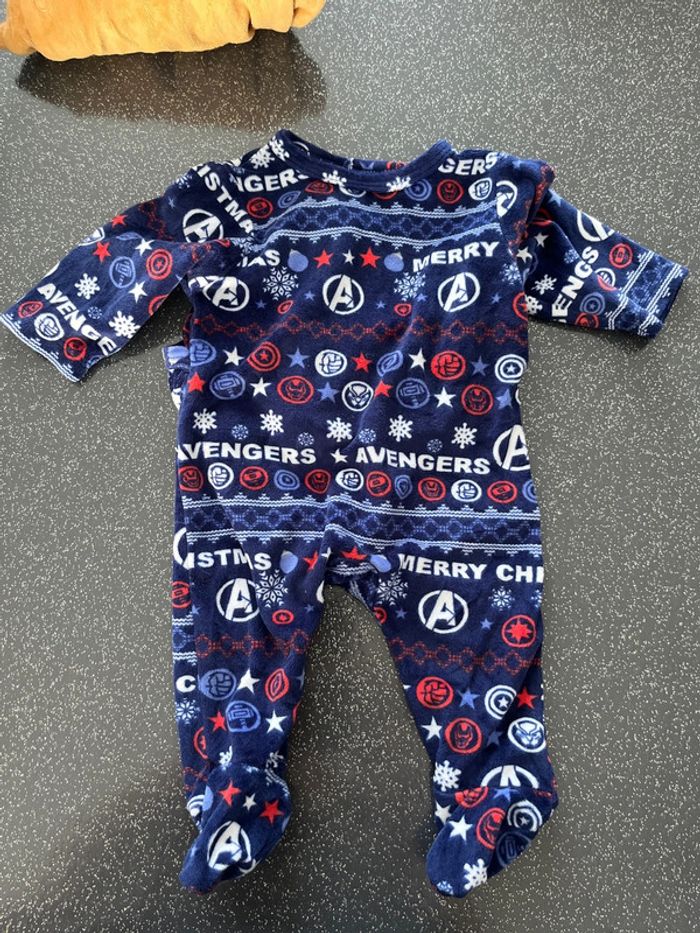 Pyjama taille 1 mois en très bon état