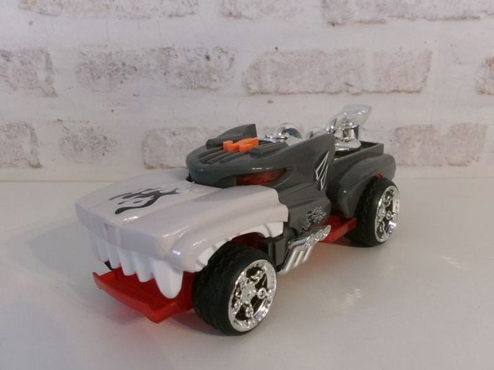 Voiture Hot Wheels - Chien -  Monster action