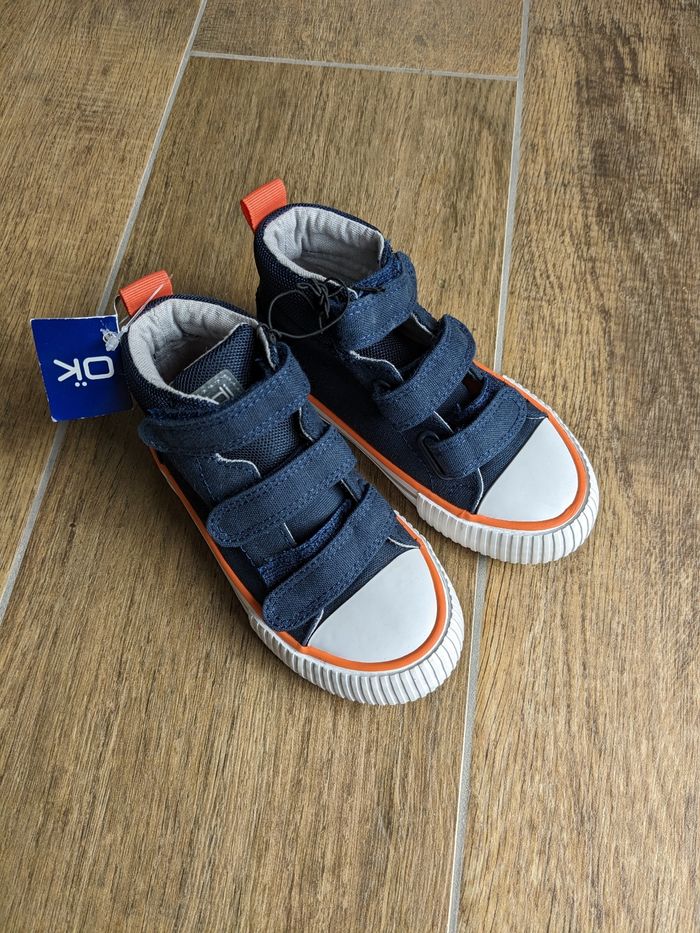 Baskets okaidi 25 neuves