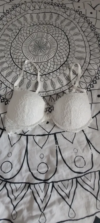 Soutien gorge blanc neuf 90C ( mais noté 75C)