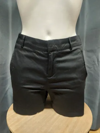 Short noir taille 34