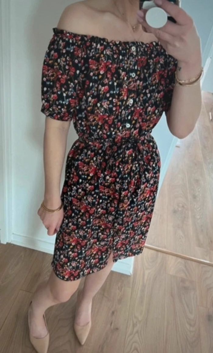 Robe fleurie, noire et rouge, Forever21 - photo numéro 17