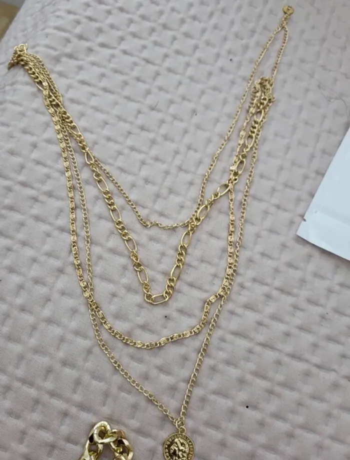 Collier doré multi-rangs médaillon Bijou layering tendance chic - photo numéro 3