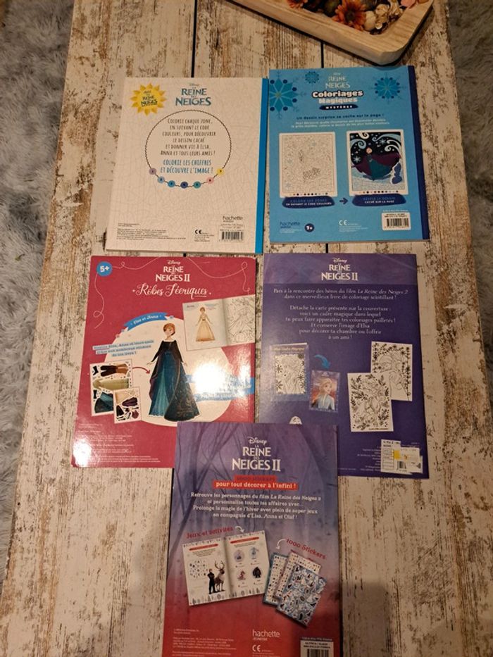 Livre coloriages stickers cartes scintillantes - photo numéro 2