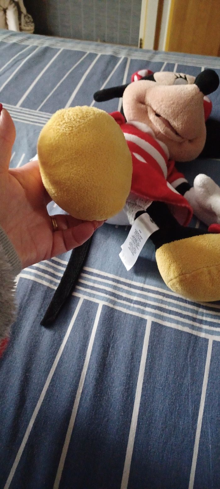 Très jolie petite peluche minnie lisez bien l'annonce surtout - photo numéro 4
