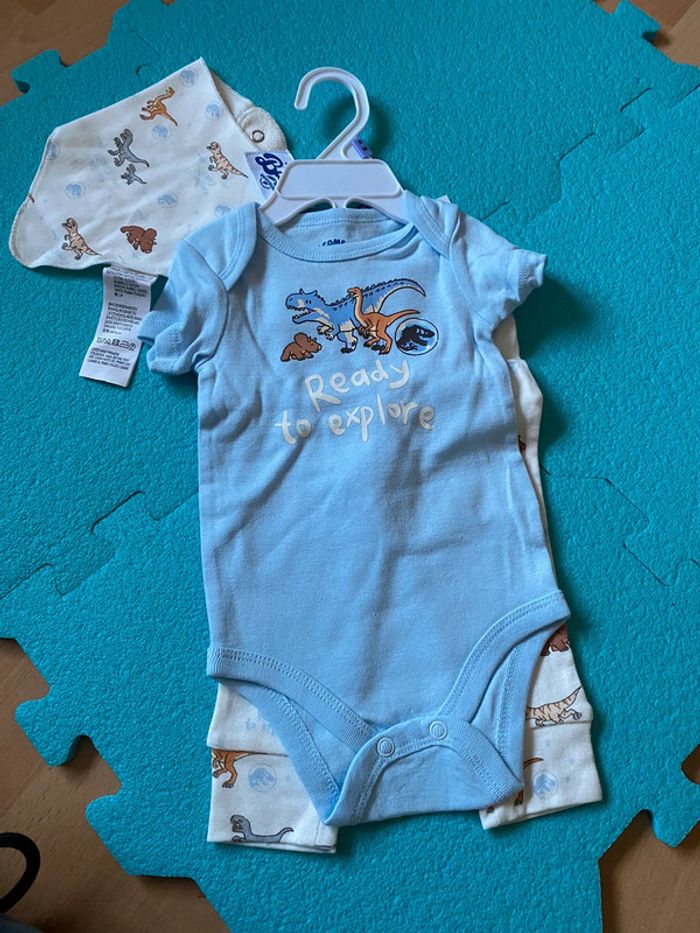 Ensemble 3 pièces Body + pantalon + bandana Kiabi Taille 6 M