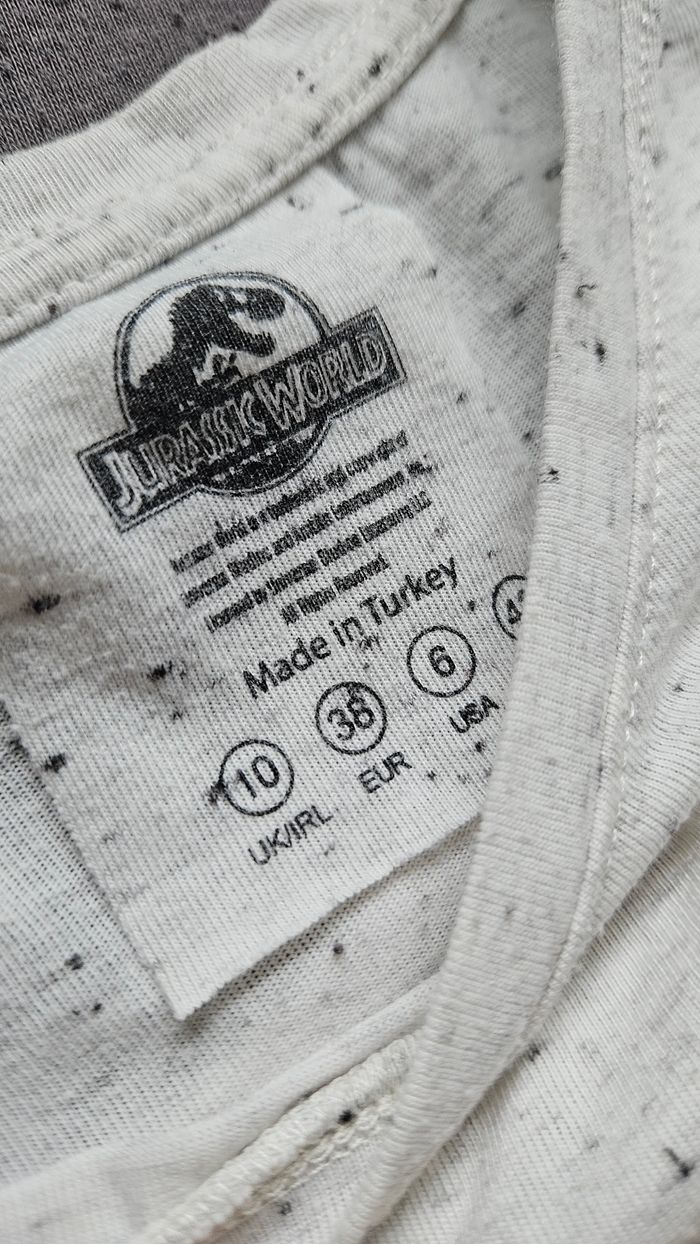 T shirt Jurassic World manches courtes très bon état - photo numéro 5