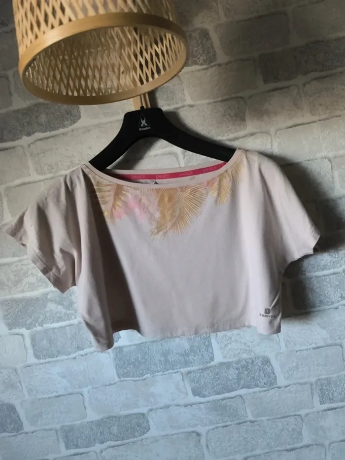 Tee shirt court