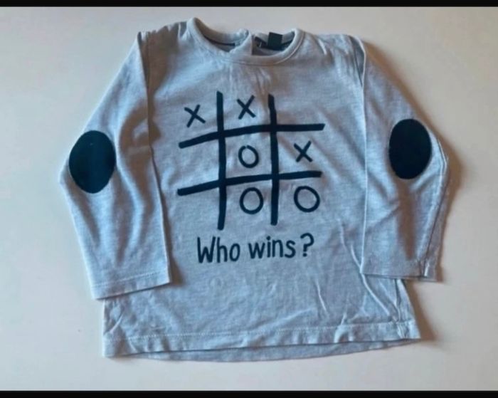 T-shirt / Sous pull manches longues TRÈS BON ÉTAT pour garçon taille 24 mois couleurs gris et noir