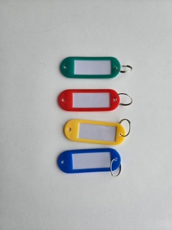 Lot de 4 porte-clés étiquette NEUFS