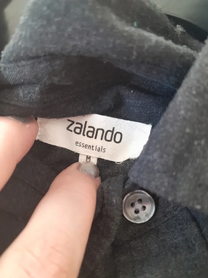 Chemises unies - Taille M - Marque Zalando - Très bon état - photo numéro 4