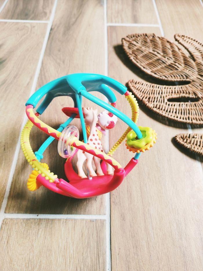 🏐Grosse balle sensorielle multi activités en plastique marque Sophie la girafe - photo numéro 2