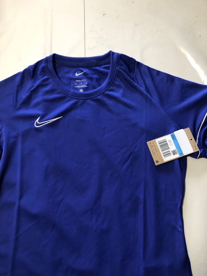 T-shirt nike dri fit taille m - photo numéro 3