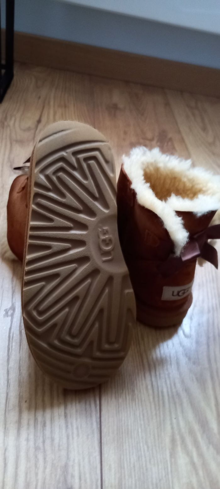 Authentique bottines UGG - photo numéro 3