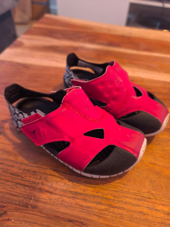 Sandales Jordan pointure 23,5