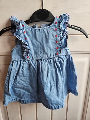 Robe Bébé Kiabi - Denim Léger Volants & Broderies T.1 Mois