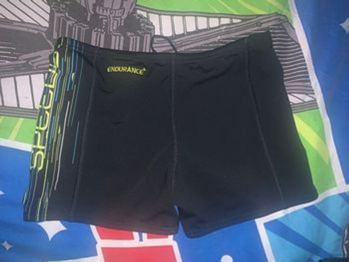 Maillot de bain short et un bonnet speedo taille14/ 16ans - photo numéro 2