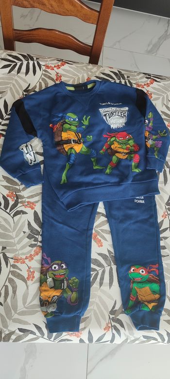 Ensemble pull et son pantalon, 5 ans