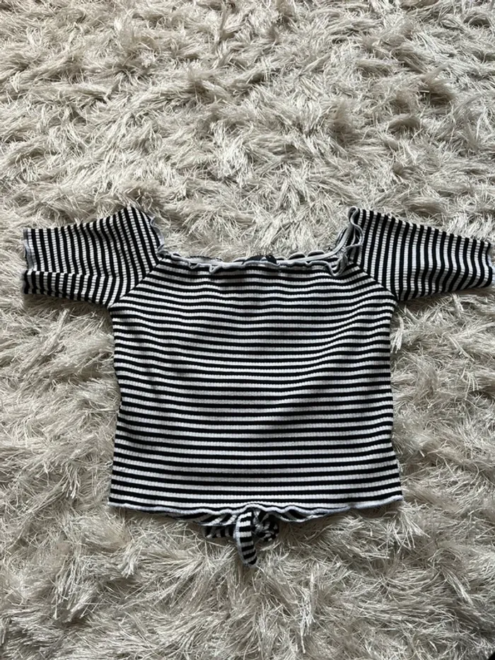 Crop top Bershka épaules dénudées XS - photo numéro 5