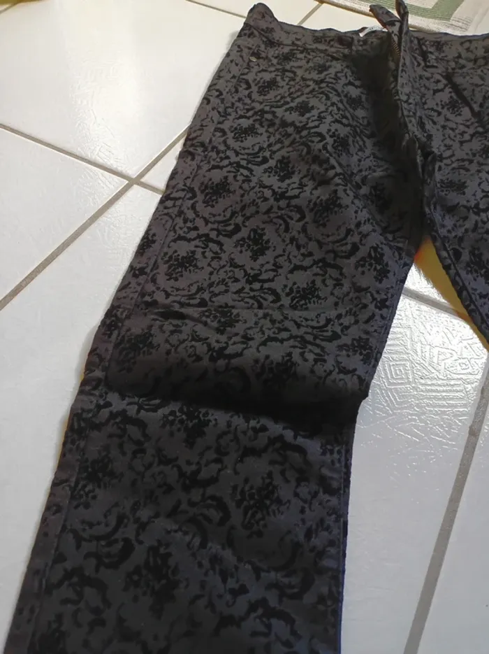 Pantalon femme noir motif baroque - photo numéro 12