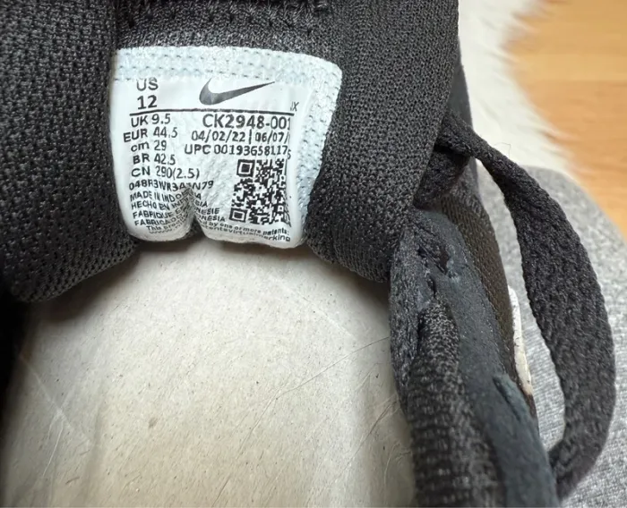 Nike Venture Runner – Taille 44.5 – noir/blanc – Neuf avec étiquette - photo numéro 13