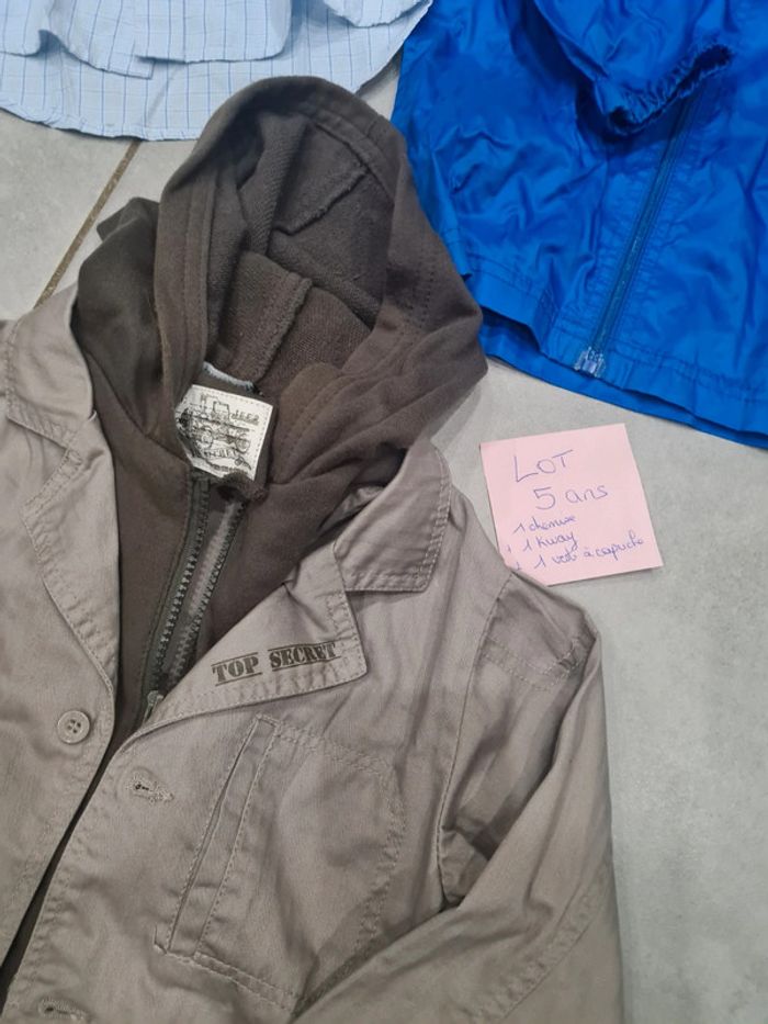 Lot de vêtements garçon 5ans 1 chemise + 1 veste manteau capuche + 1 kway - photo numéro 2