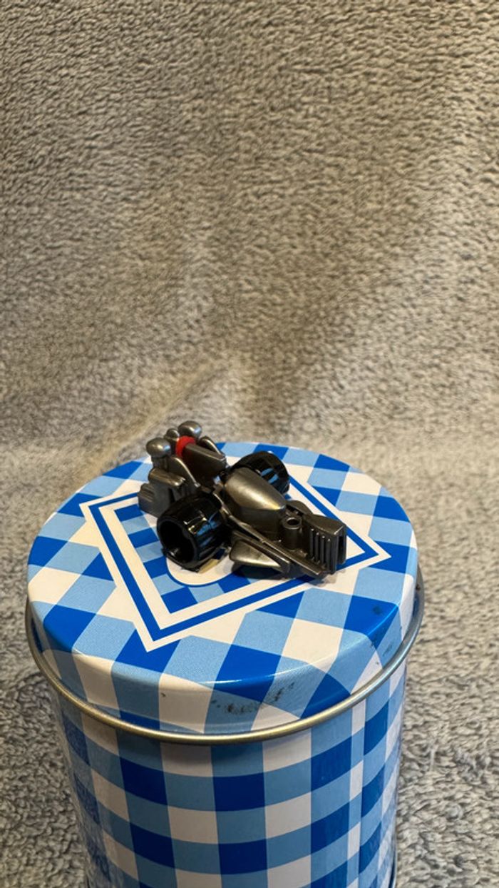 Petite voiture de course - photo numéro 2