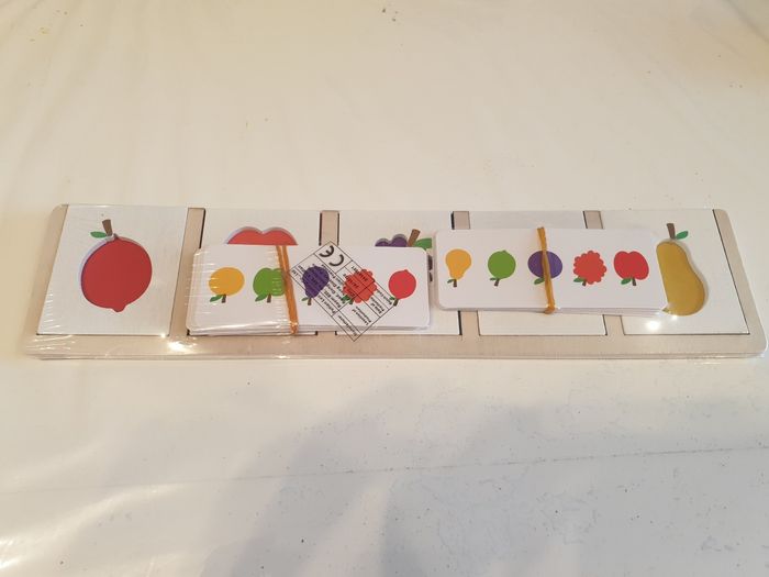 Jeu bois observation et reproduction fruits