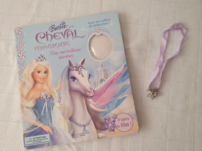 Livre  Barbie et Le cheval Magique Hachette  + collier princesse cheval