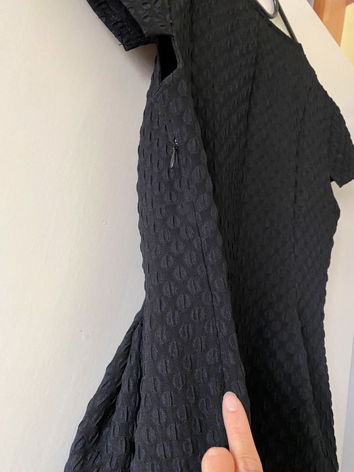 Robe noire gaufrée - photo numéro 3