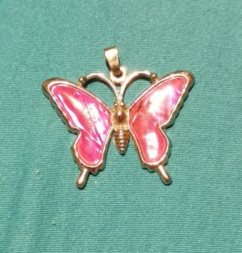 Pendentif papillon rose