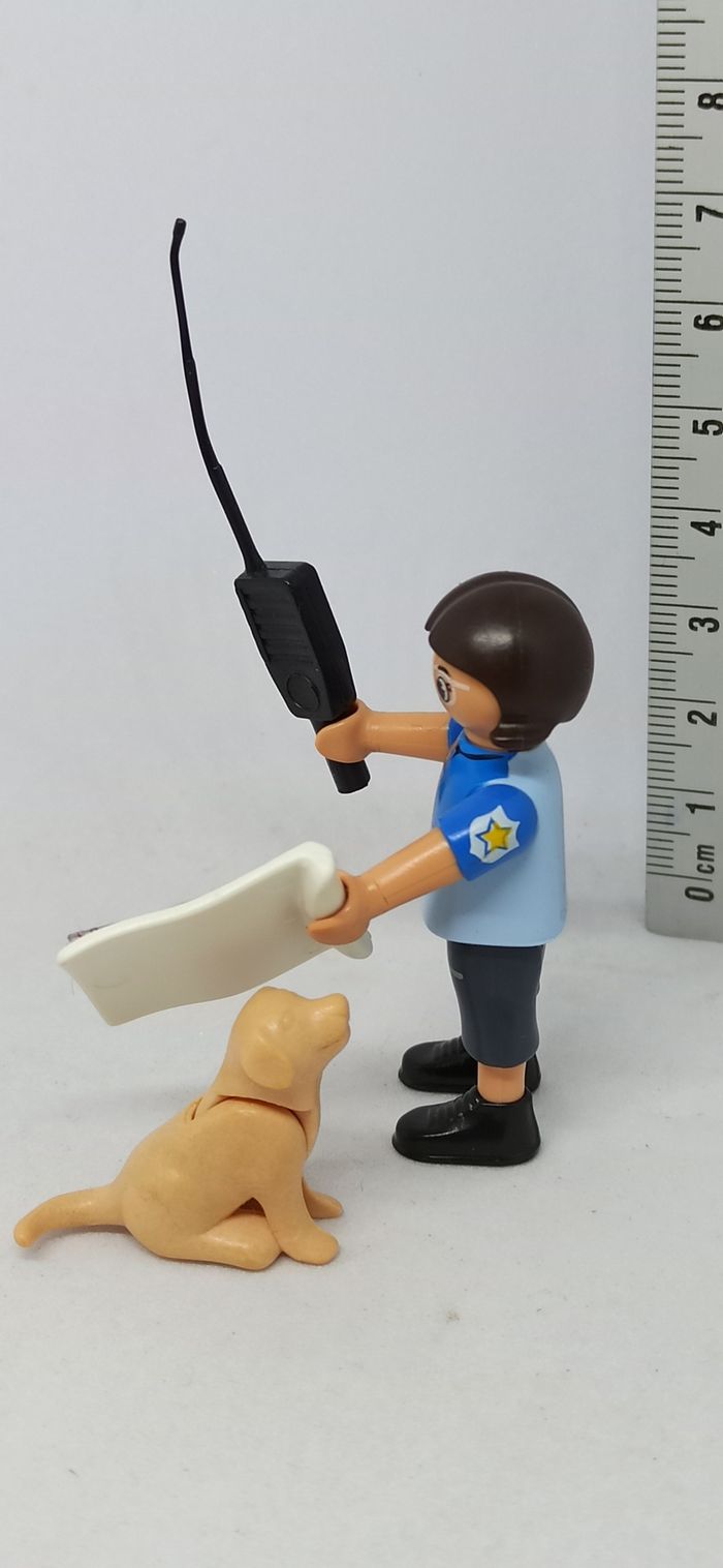 Enfant fille policière avec chiot et accessoires playmobil - photo numéro 2