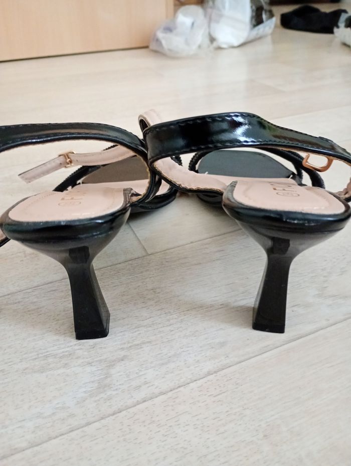 Sandale a talon noires vernies - photo numéro 4