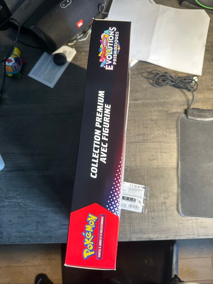 Coffret Pokémon collection premium avec figurines évolution prismatique ev8.5 - photo numéro 3