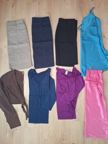 Lot 8 vêtements taille 38, 2 tee-shirts manches longues, 3 jupes, 1 boléro, 2 nuisettes satinées.