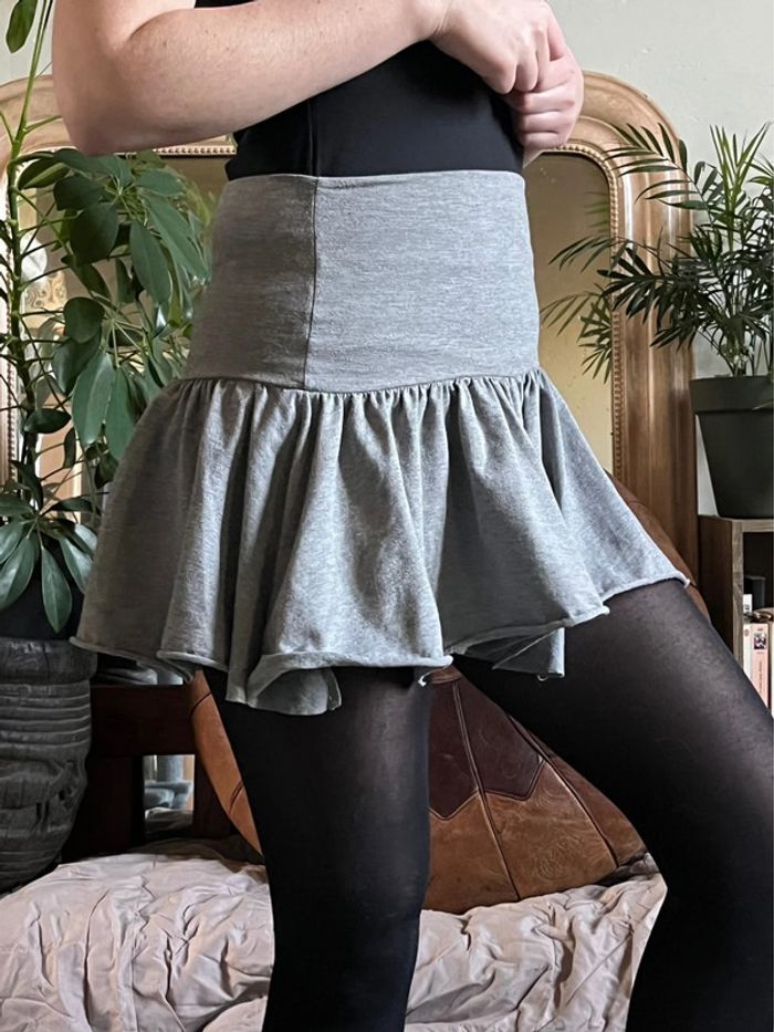 Jupe courte taille haute asymétrique - grise - photo numéro 7