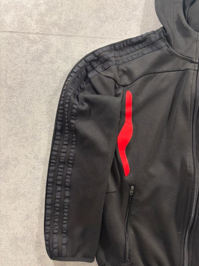 Veste adidas noir et rouge Taille 12 ans - photo numéro 2