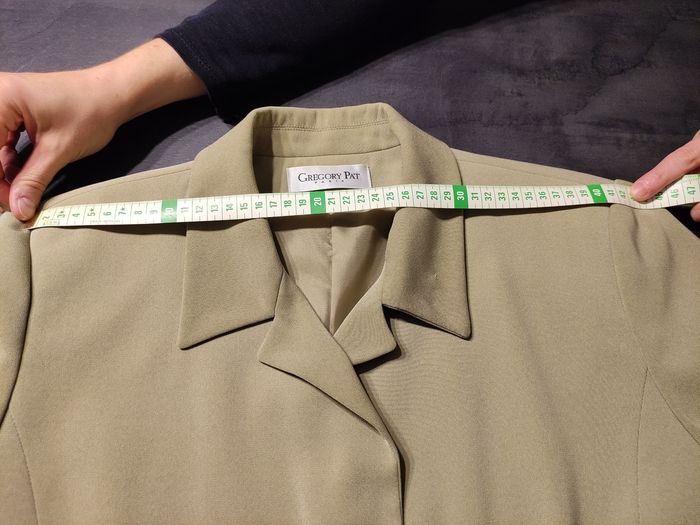 Ensemble tailleur jupe  longue et veste - photo numéro 4