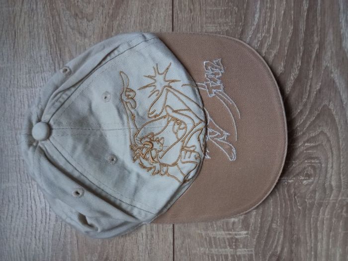 casquette beige marque Looney tunes taille 50-52