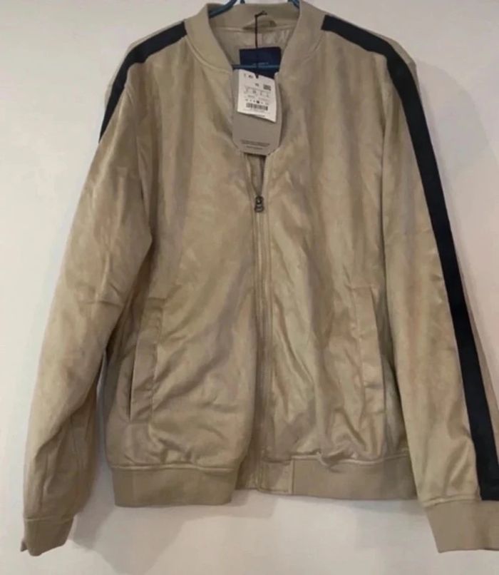 Veste bomber Pull & Bear effet suédé taille L Neuve  Avec un liserai sur les côtés
